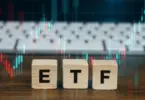 74.000 dollár felett a Bitcoin, mégis menekül a pénz az ETF-ekből