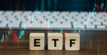 74.000 dollár felett a Bitcoin, mégis menekül a pénz az ETF-ekből