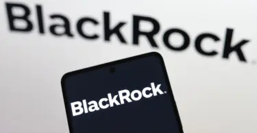 A kriptó új kedvenc pletykája: vajon a BlackRock és az XRP tényleg összebútorozott?