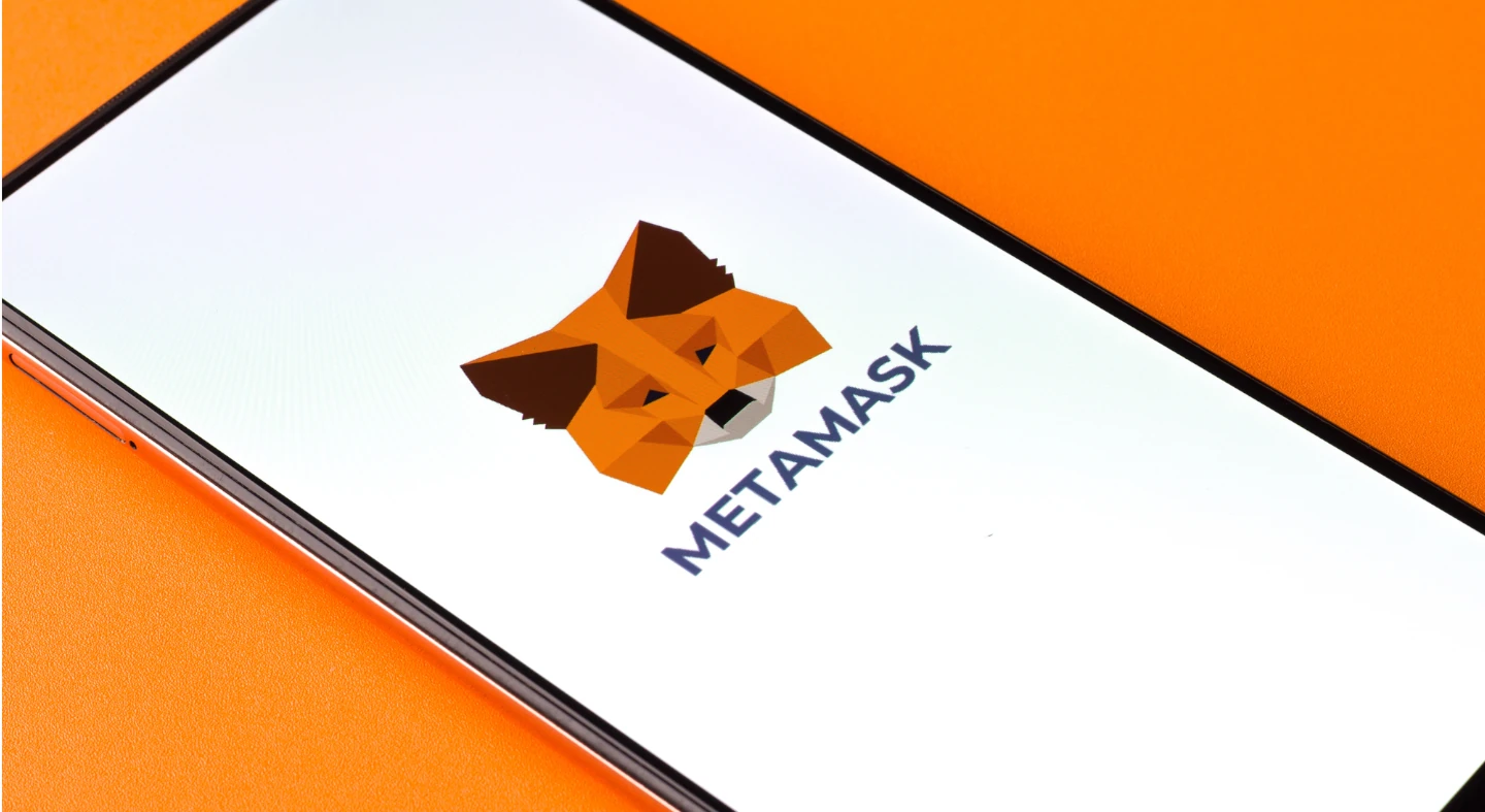 MetaMask Money Account: a tárcád most már tárolja is a kriptót, de a pénz kamatozik, és kártyás fizetésre is tudod használni