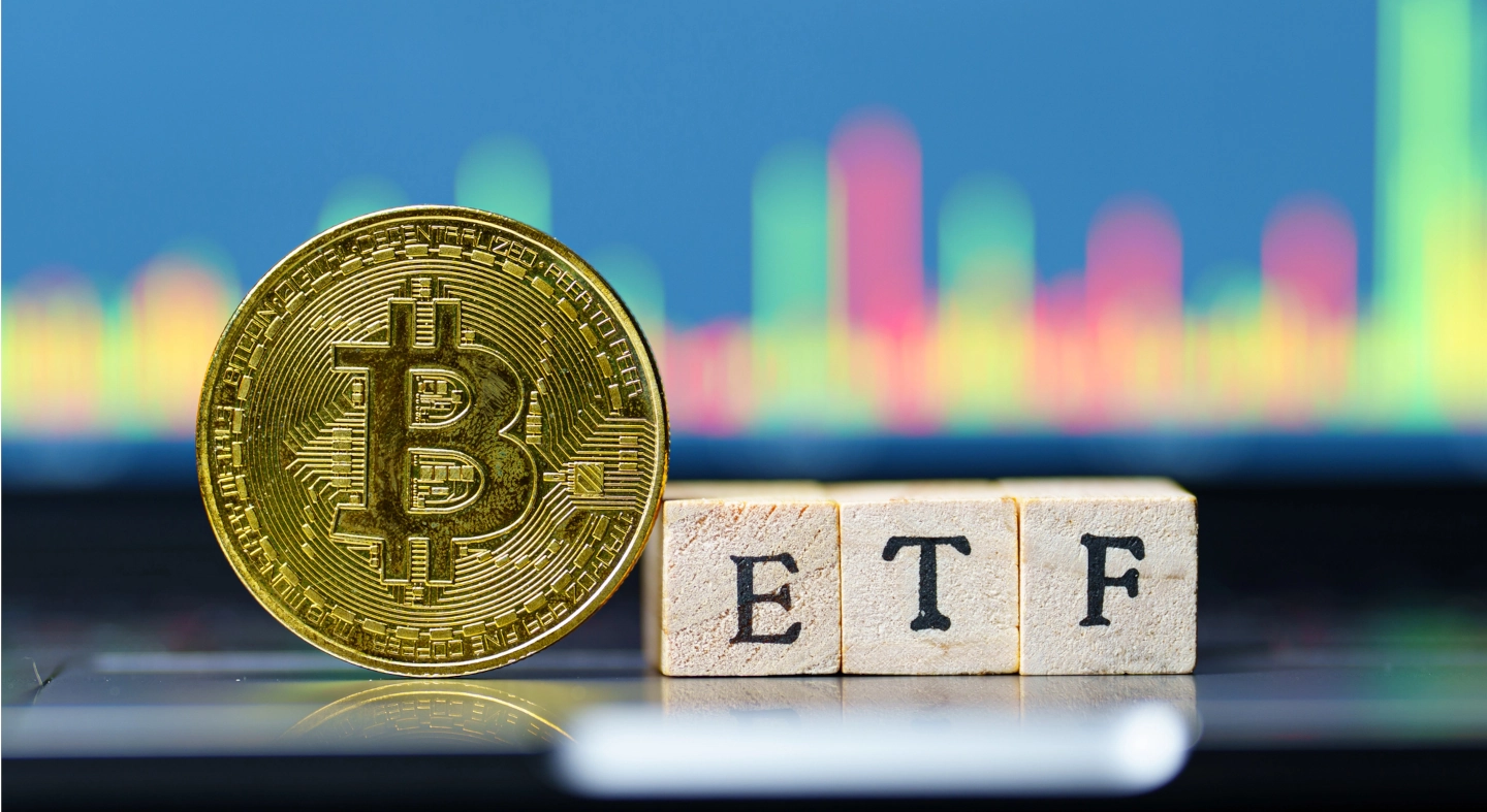 A Wall Street menekül a Bitcoin ETF-ekből, a nagy halak közben csendben felzabálják a piacot